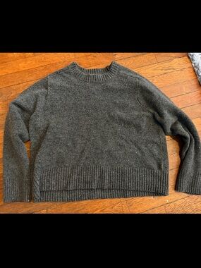 Universal Thread Women’s Dark Charcoal Crewneck Sweater